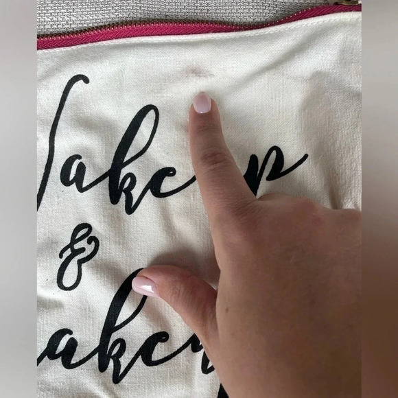 *NEVER USED* Makeup Bag, Hair Ties, Shine Control Powder, and Highlighter Bundle - Picture 9 of 11